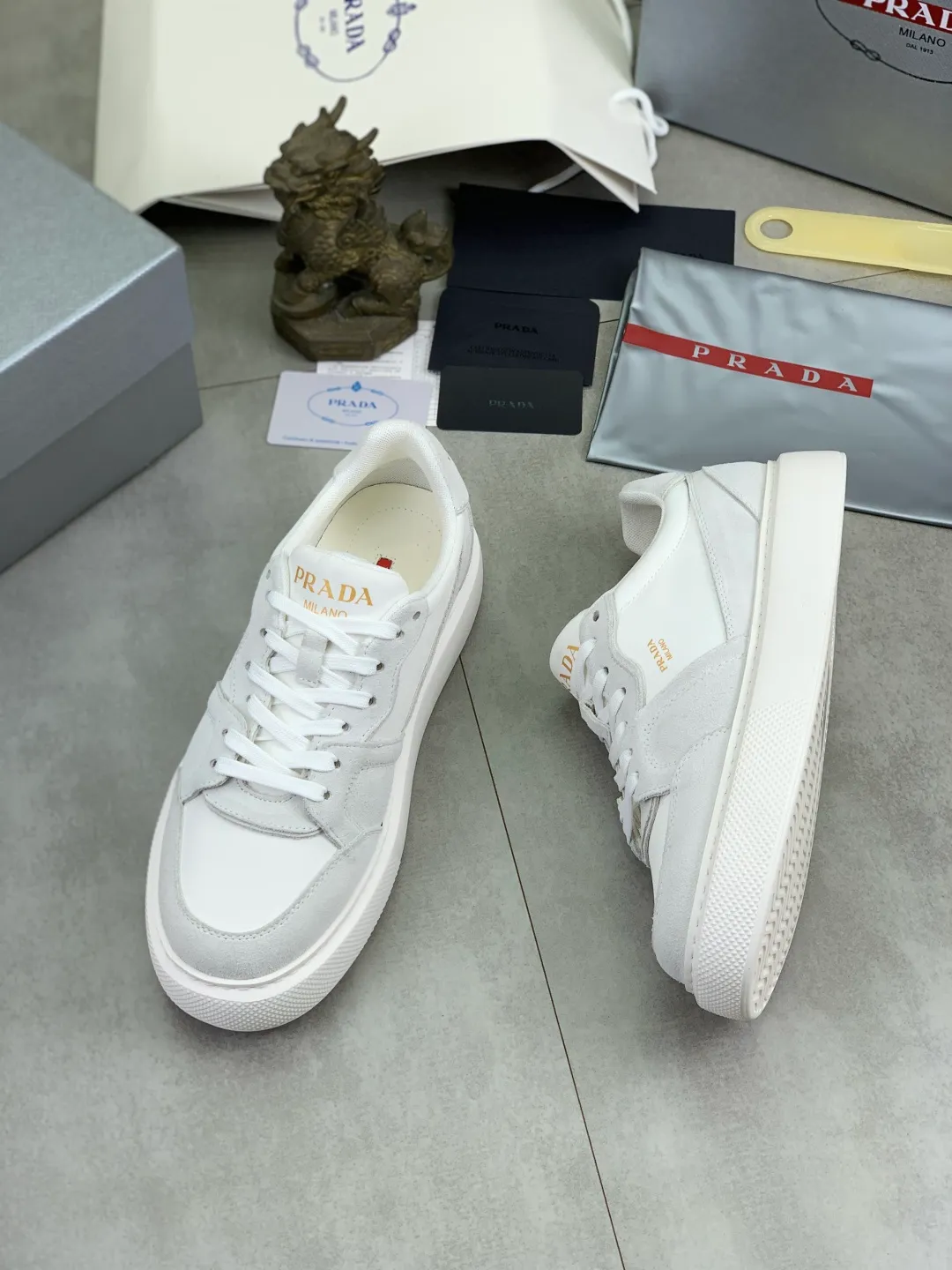 Men's men's shoes P560 💰【New style】Top quality, new popular models on the official website, which will never go out of style for a century, 🆘 The trendy brand (Prada) mainly promotes popular models, avant-garde and versatile fashionable men's shoes, privately molded, with cowhide splicing and 1:1 oil edge treatment... fashionable and simple, original imported cowhide with python skin, cowhide leather lining for feet; the atmosphere and personality are more fashionable, eye-catching and pursuing class. It will subvert the old idea and be a must-have for fashionistas who want to spend time with you! Must keep it! High-end comfortable and low-cost, high-end quality workmanship. Size: 38-45 4️⃣ colors available. full package